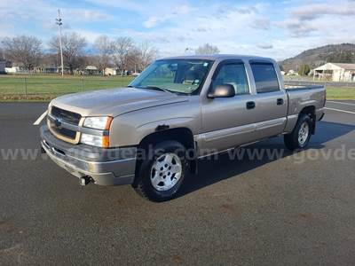 2004 Chevrolet Silverado LS 1500 CREW CAB 4WD AUTO PICKUP 4DR 5.3L V8 w 188k miles!