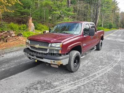 2003 Chevrolet Silverado LS Auto 4WD 2500HD CREW CAB 4DR 6.6L V8 TURBO DIESEL with 204k miles!