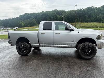 2011 DODGE RAM 1500 SLT 4 DOOR-4X4- 4.7L-automatic/runs/drives - clean title
