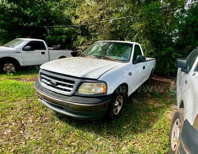2001 Ford F-150 XL Long Bed 2WD