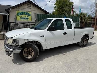 2003 Ford F-150 XL SuperCab 2WD