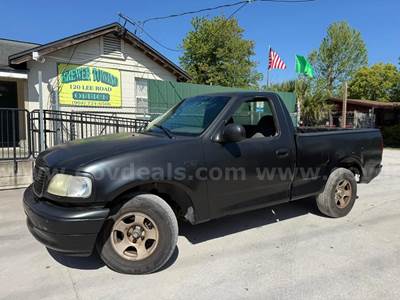 2002 Ford F-150 XL Short Bed 2WD