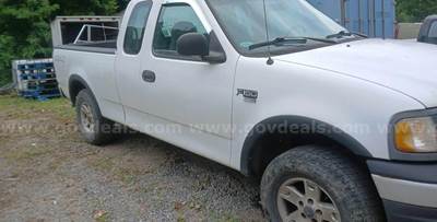 2000 Ford F-150 XL SuperCab Short Bed 4WD