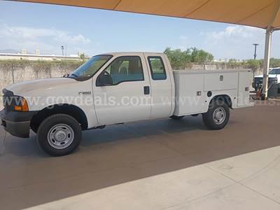 2005 Ford F250 Super Duty XL 4WD Utility Truck