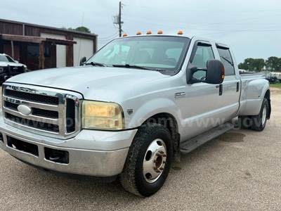 2005 Ford F-350 SD XL Crew Cab 2WD DRW