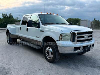 2006 Ford F-350 SD Lariat Crew Cab Long Bed 4WD DRW