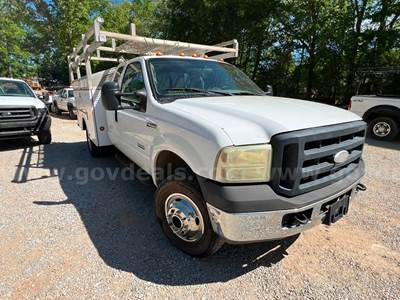 2007 Ford F-350 XL SD Extended Cab Utility Dually