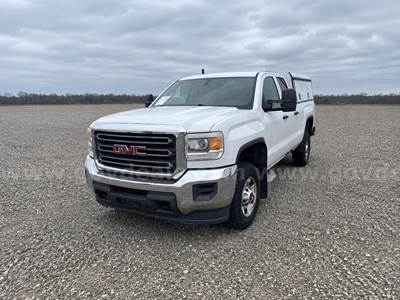 2015 GMC Sierra 2500HD Extended-Cab Pickup Truck, 4x4, with Service Cap