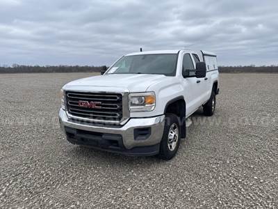 2015 GMC Sierra 2500HD Extended-Cab Pickup Truck, 4x4, with Service Cap