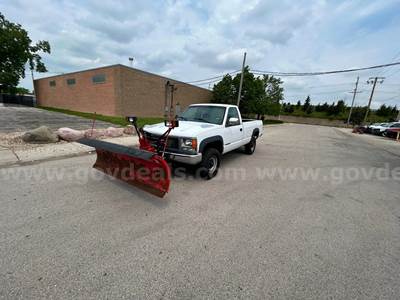 2000 GMC Sierra Classic 2500 with western plow
