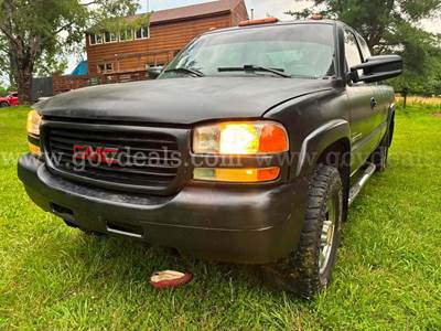 2002 GMC Sierra 2500HD SL Ext. Cab Short Bed 4WD