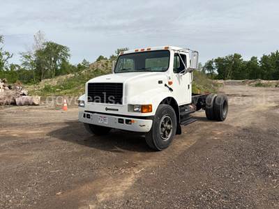 2001 International 4700 S/A Cab & Chassis