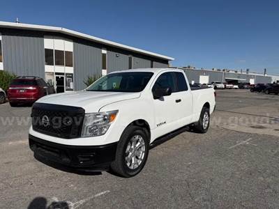 2017 NISSAN TITAN 4x4 RUN AND DRIVE - SHIPPING AVAILABLE
