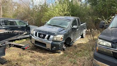 2008 Nissan Titan LE King Cab 2WD SWB