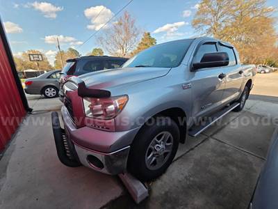 2008 Toyota Tundra Base CrewMax 5.7L 2WD