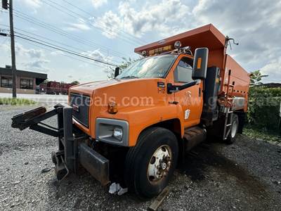 2005 GMC C8 Plow / Dump Truck W/ Spreader