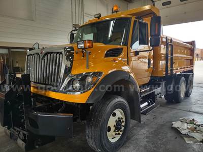 2011 International 7400 w/ Plow