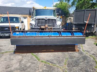 2009 International 7400 10ft Wausau Plow (Heavy duty) Swenson Spreader (Muncie in-cab controls)