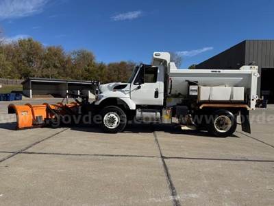 1985 International WorkStar 7300 Plow / Spreader Truck