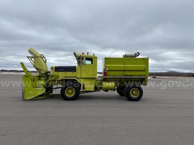 1980 Oshkosh P-2323-4 w/ SNOGO Snowblower