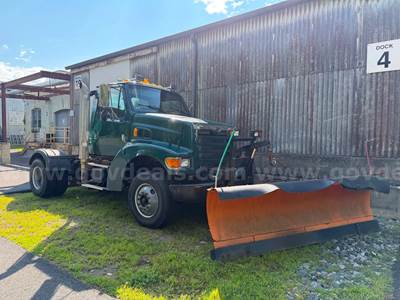 2000 Sterling Single Axle with 10 Flink Plow