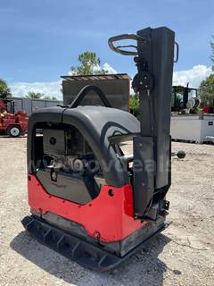 2017 CHICAGO PNEUMATIC FORWARD AND REVERSIBLE PLATE COMPACTOR