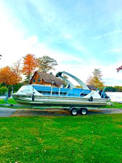 2019 Trifecta Tritoon 25' - with motor & trailer