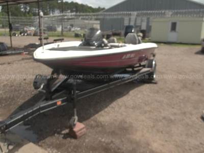 2004 Triton 2486 Power Boat