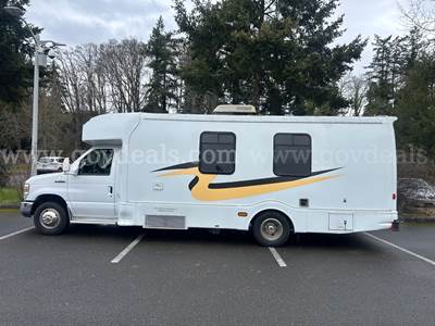 2012 Ford E-450 Mobile Health Unit with Wheelchair Lift