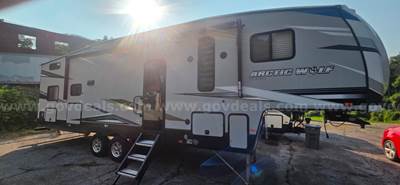 Selling a beautiful, turn-key 2022 Forest River Cherokee Arctic Wolf 287BH fifth wheel. This is the ultimate family-frie