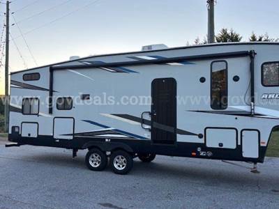 2022 Forest River Cherokee Arctic Wolf fifth wheel