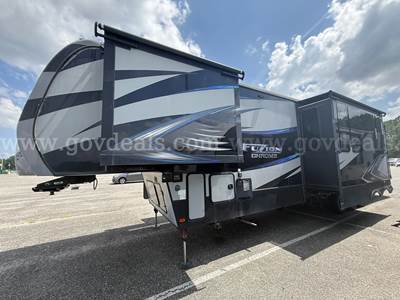 NO RESERVE ABSOLUTE AUCTION 2016 KEYSTONE FUZION 403 CHROME TOY HAULER FUNCTIONAL GENERATOR  FUELING STATION CLEAN TITLE