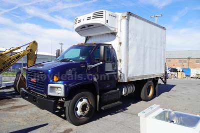 2004 GMC C6 Refrigerated Truck