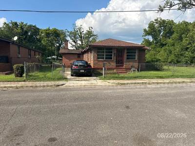 3 Bed, 2 Bath Single Family Home - 3412 32nd Ave N, Birmingham, AL