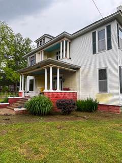 4 Bed, 3 Bath House on Huge Corner Lot in Aberdeen, Mississippi