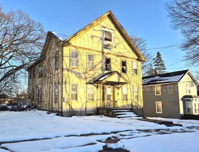 Single Family House in Canton, Illinois