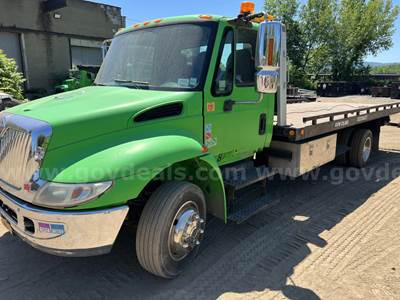 2004 International 4300 SBA S/A Roll Off Truck