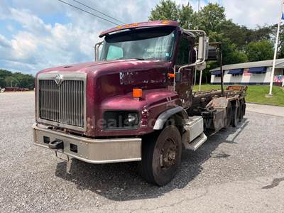 2006 IHC 5600i Rolloff Truck