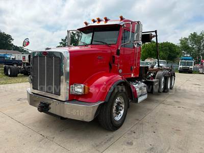 2014 Peterbilt 365 Tri/A Roll Off Truck