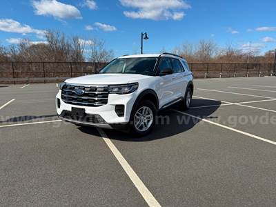 2025 Ford Explorer Active AWD Low Miles!