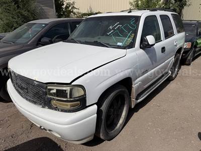 2004 GMC Yukon Denali Base