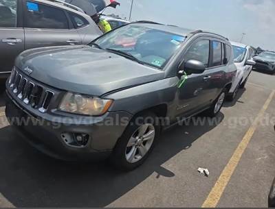 2012 Jeep Compass Sport Utility!! Great car for trips!