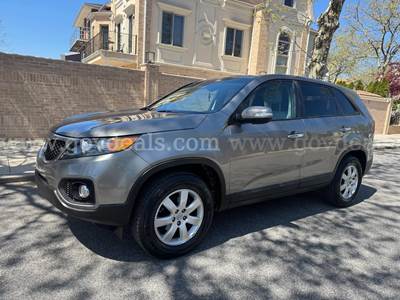 2013 Kia Sorento LX 7 passenger
