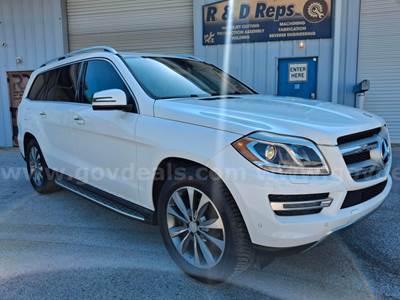 2015 Mercedes-Benz GL-Class. Can arrange shipping, just pay the driver at delivery.
