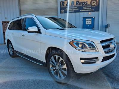 2015 Mercedes-Benz GL-Class. Can arrange shipping, just pay the driver at delivery.