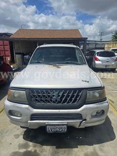 2002 Mitsubishi Montero Sport ES 2WD