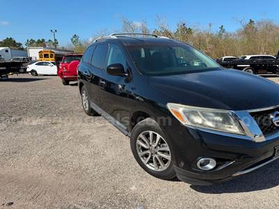 2013 Nissan Pathfinder LE 4WD