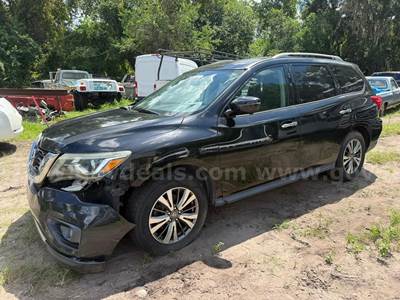 2017 Nissan Pathfinder SL 2WD
