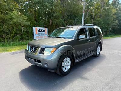 2005 Nissan Pathfinder LE 2WD