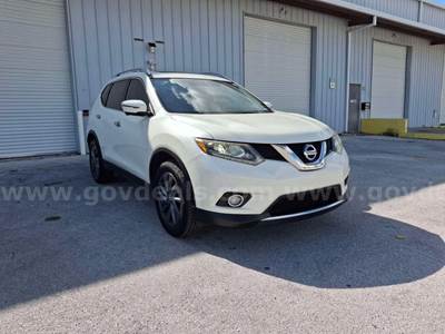 2016 Nissan Rogue SL FWD. Can arrange shipping, just pay the driver at delivery.